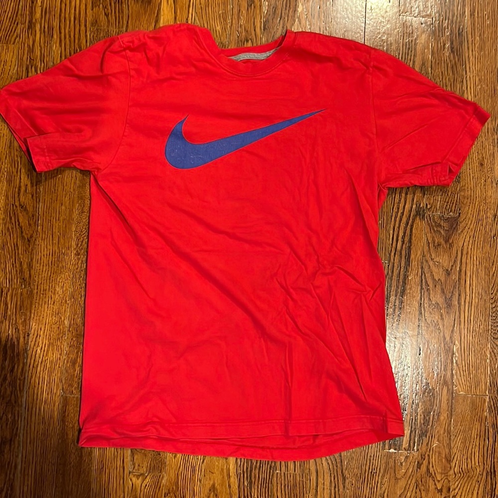 Nike logo t